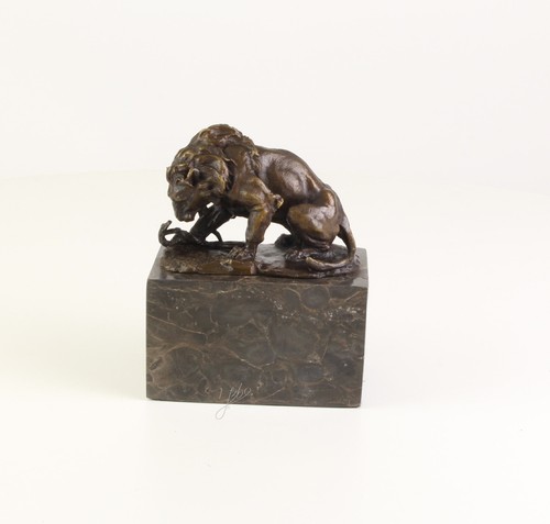 Bronze löwe kämpft - löwe, mit