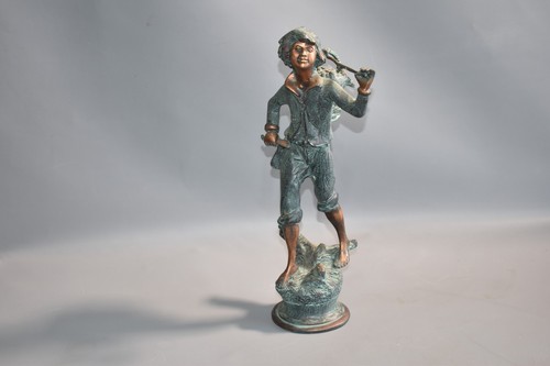 Bronzefigur junge mit - bronzefigur,