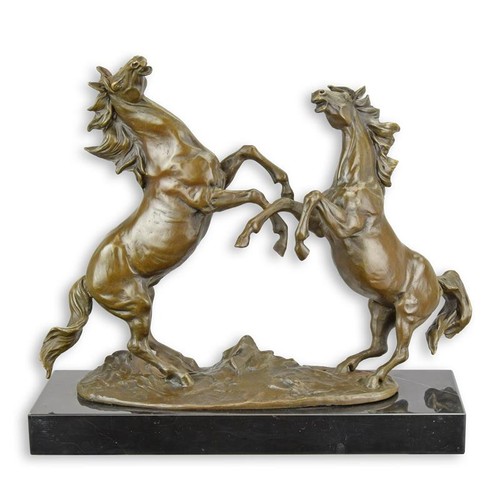 Bronzefigur zwei steigende