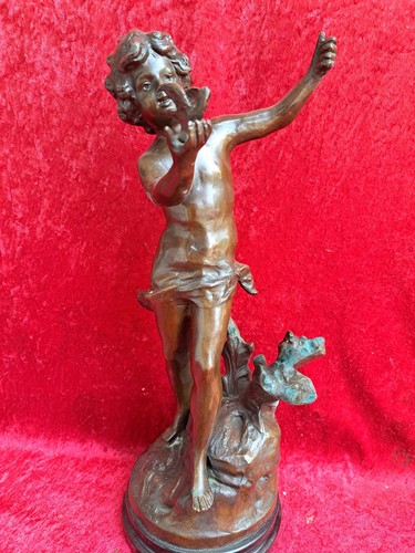 Schöne bronzefigur junge - schöne,