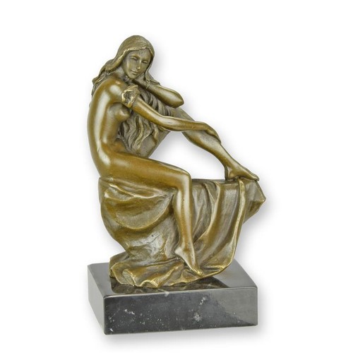 Bronzefigur sitzender