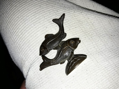 Bronzefigur fische auf sockel - fische,